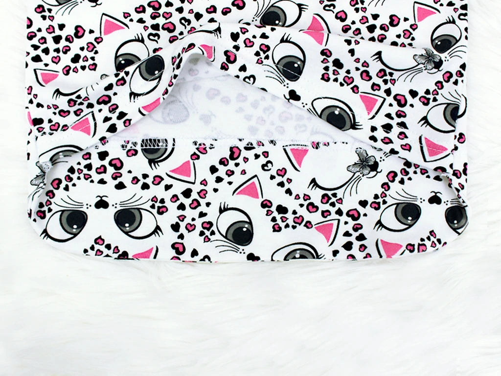 Rostoucí dívčí pyžamo s dlouhým rukávem Kočičky a srdíčka